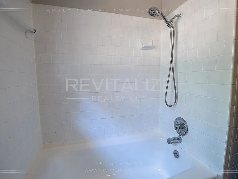 1258 Charmaine Cir N — Photo 25