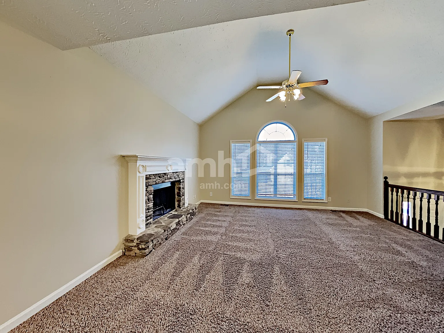3 bed, 2.5 bath, 1942 sqft, $2,405 — Photo 4