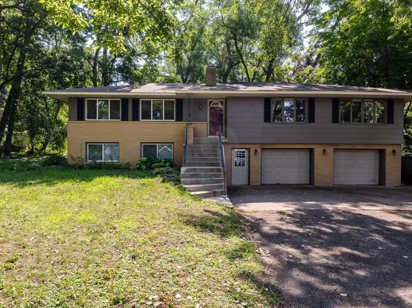 570 Oakwood Dr, Anoka, MN 55303