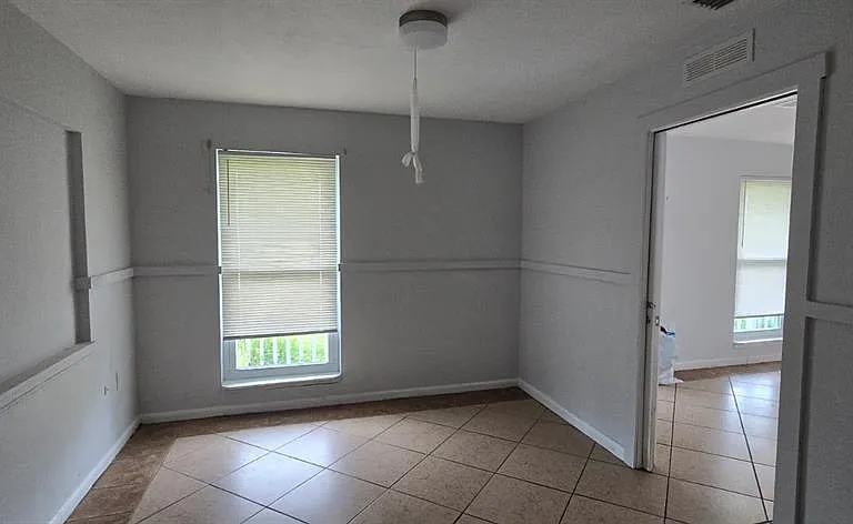 480 Sharon Cir — Photo 7