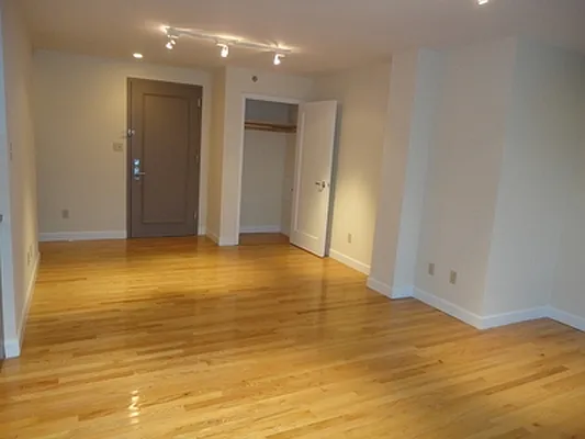 Rented by Urban Realty NYC | media 23