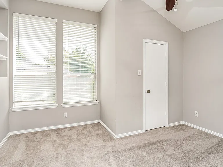 2504 Castle Ridge Dr — Photo 9