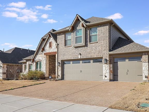 3rd image of 1009 Pecan Glen Dr