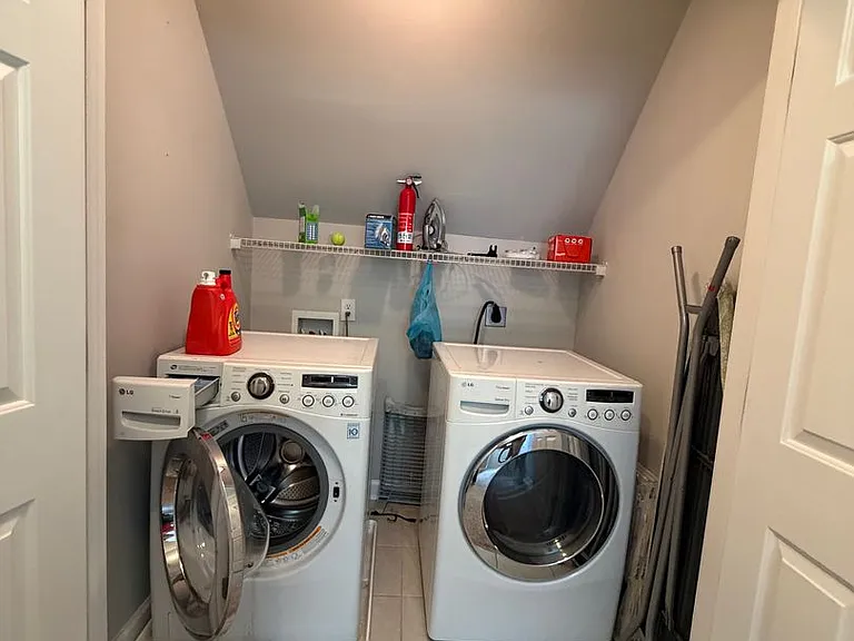 35 Woodbury Ln — Photo 20