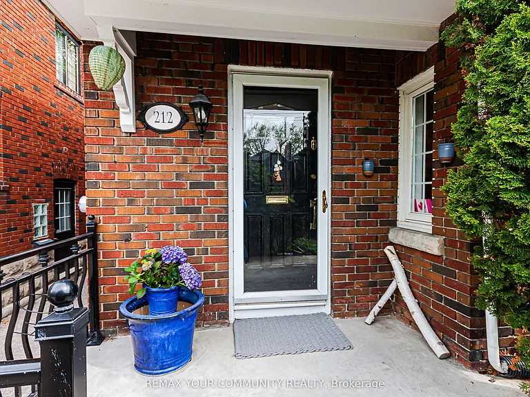 212 Wanless Ave — Photo 2