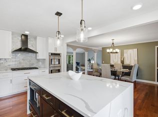 7001 Lanham Ln, Edina, MN 55439