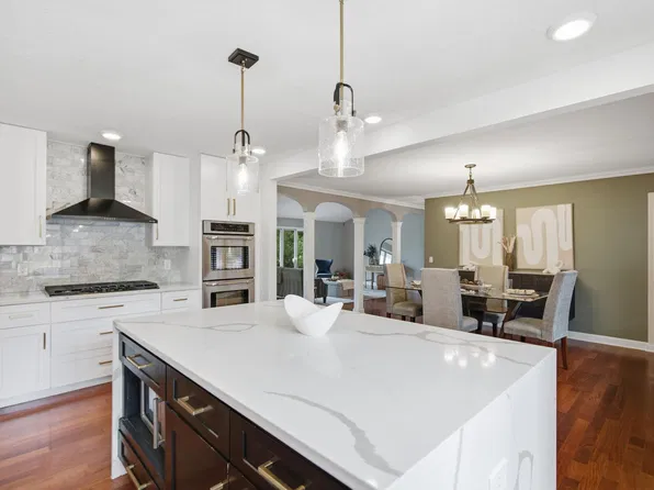 7001 Lanham Ln, Edina, MN 55439