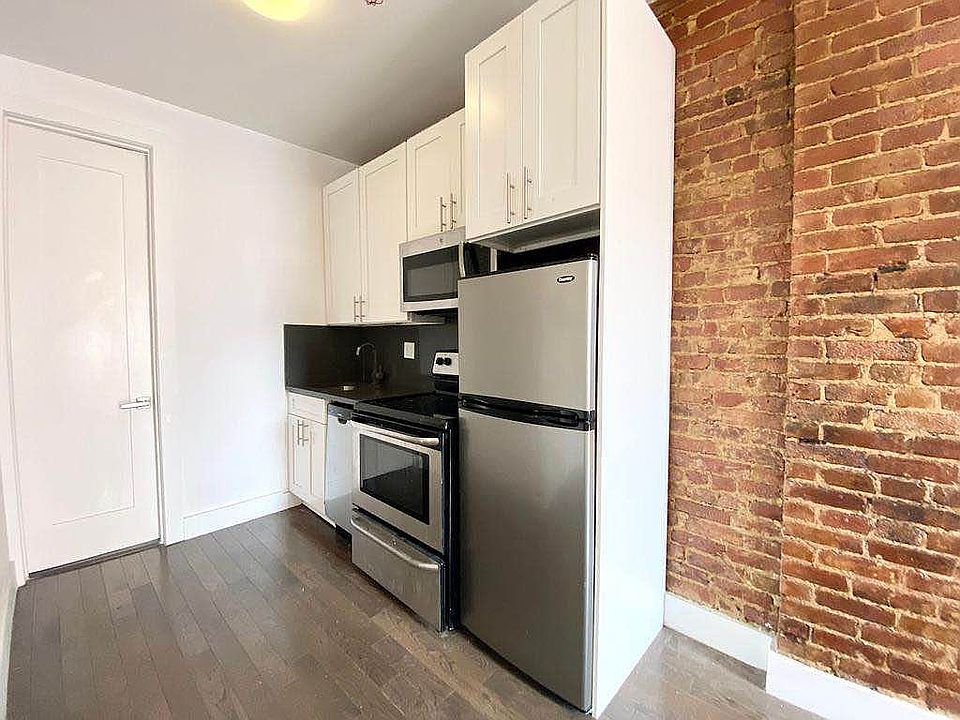 2nd image of 36 W 119th St #10