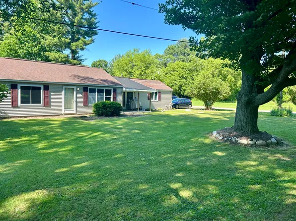 6673 W 64th St, Fremont, MI 49412