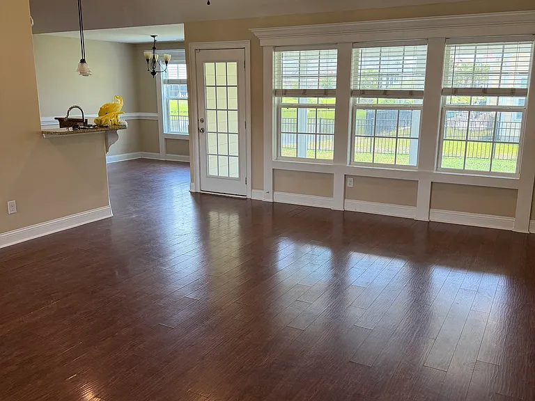 655 Uniola Dr — Photo 14