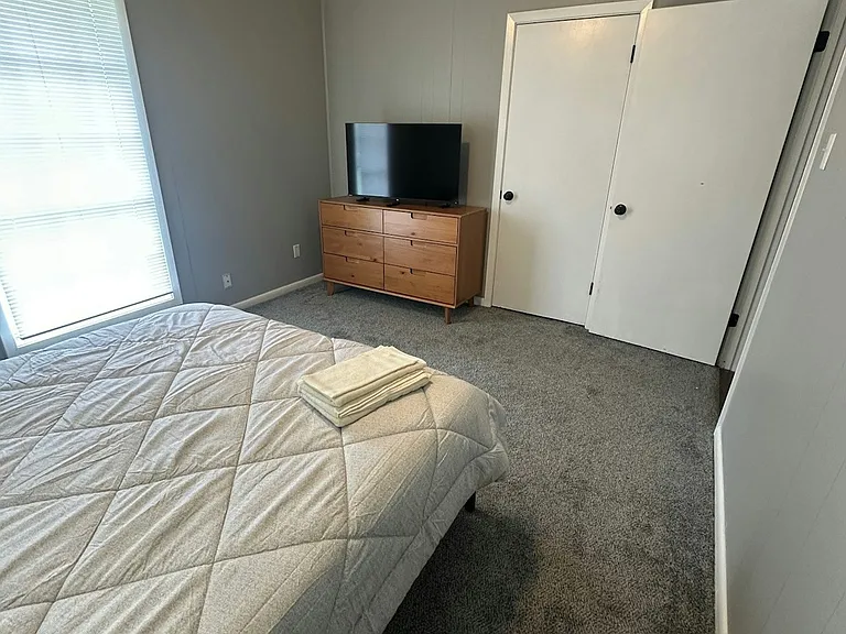 2222 N Rose Park Ave — Photo 11