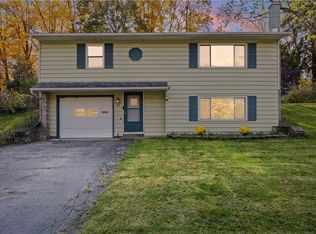 90 Caroline Dr, Rochester, NY 14624