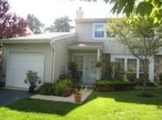 4 Colony Dr, Holbrook, NY 11741