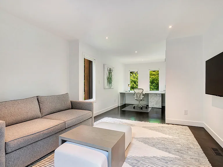 8 Fox Glove Rd — Photo 17