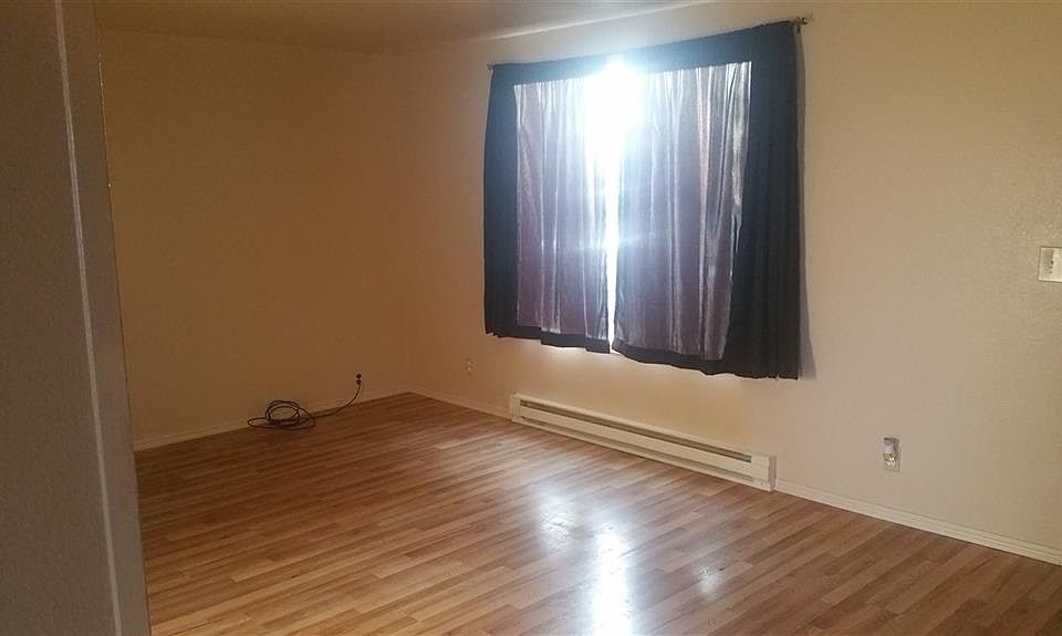 2nd image of 913 Sunrise Dr