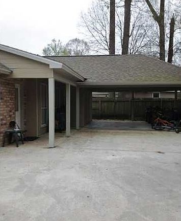 3rd image of 18557 Red Oak Dr