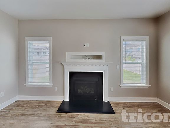 3rd image of 834 Lakemont Dr