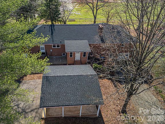5th image of 221 Lee Black Rd