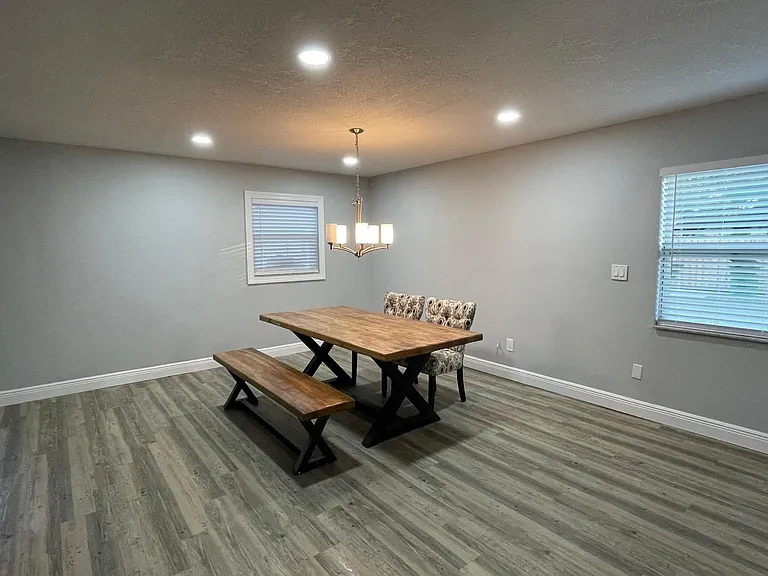 310 E Gladys St — Photo 2