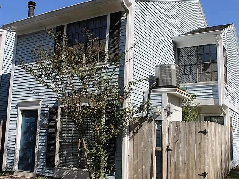 258 Settlers Park Dr — Photo 1