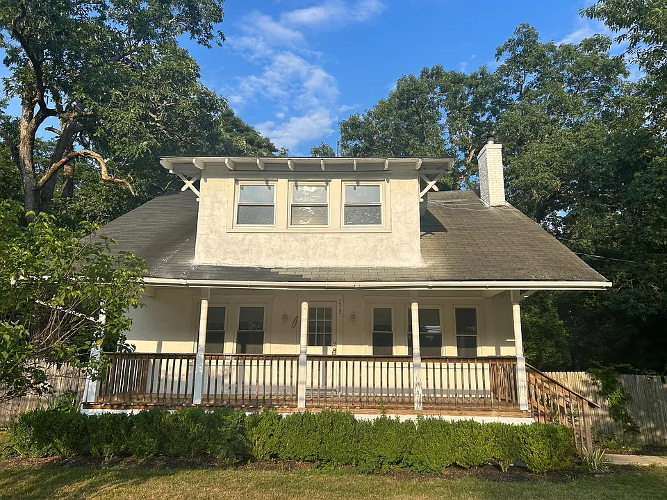 213 Cedar Swamp Rd