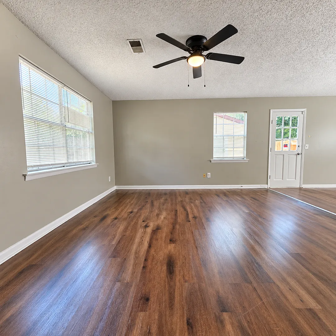Under New Management - 3 Bedroom/ 1 bath Home — Photo 2