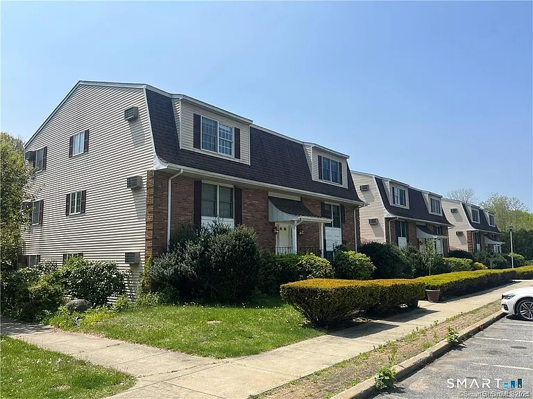 302 Boston Post Rd — Photo 2
