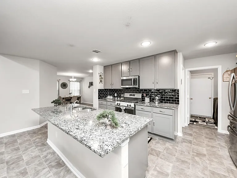 2918 Silverhorn Ln — Photo 20