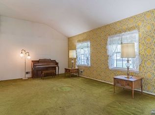 2 Ellis Rd, West Caldwell, NJ 07006