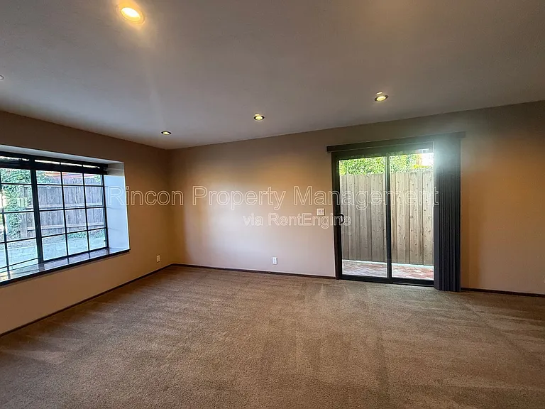 408 Galvin Cir — Photo 5