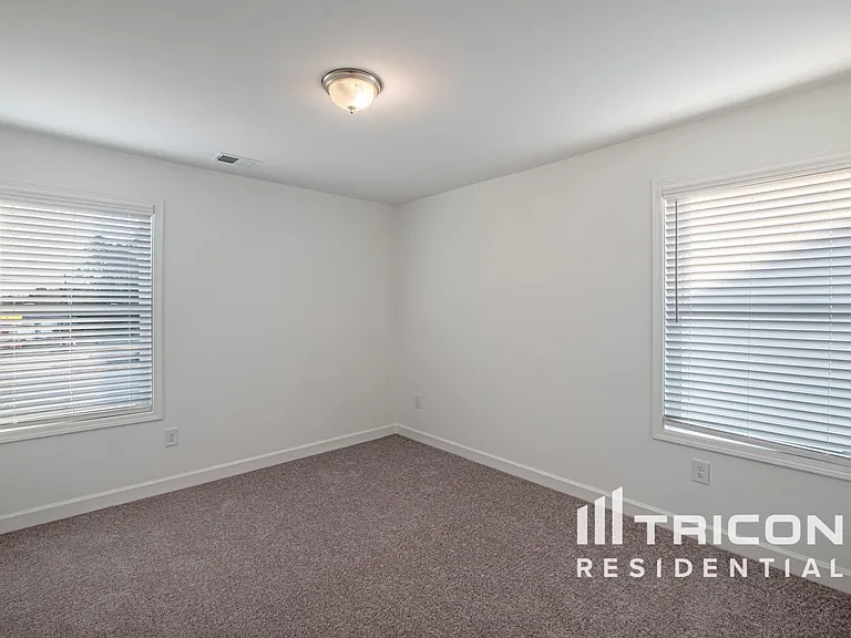Tricon East Ridge — Photo 25