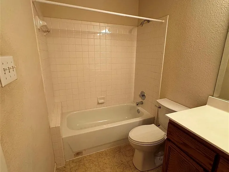 8613 Talyne Chaise Cir #B — Photo 9