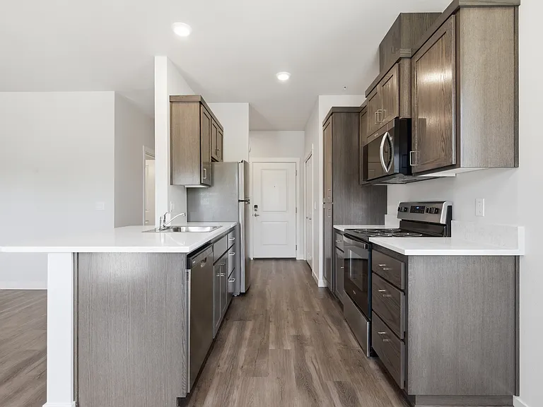 1435 Mildred Ln SE — Photo 3