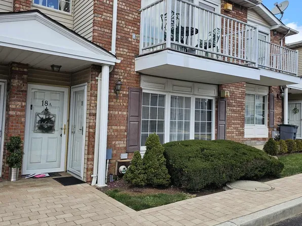 18 Saturn Ln, Staten Island, NY 10314