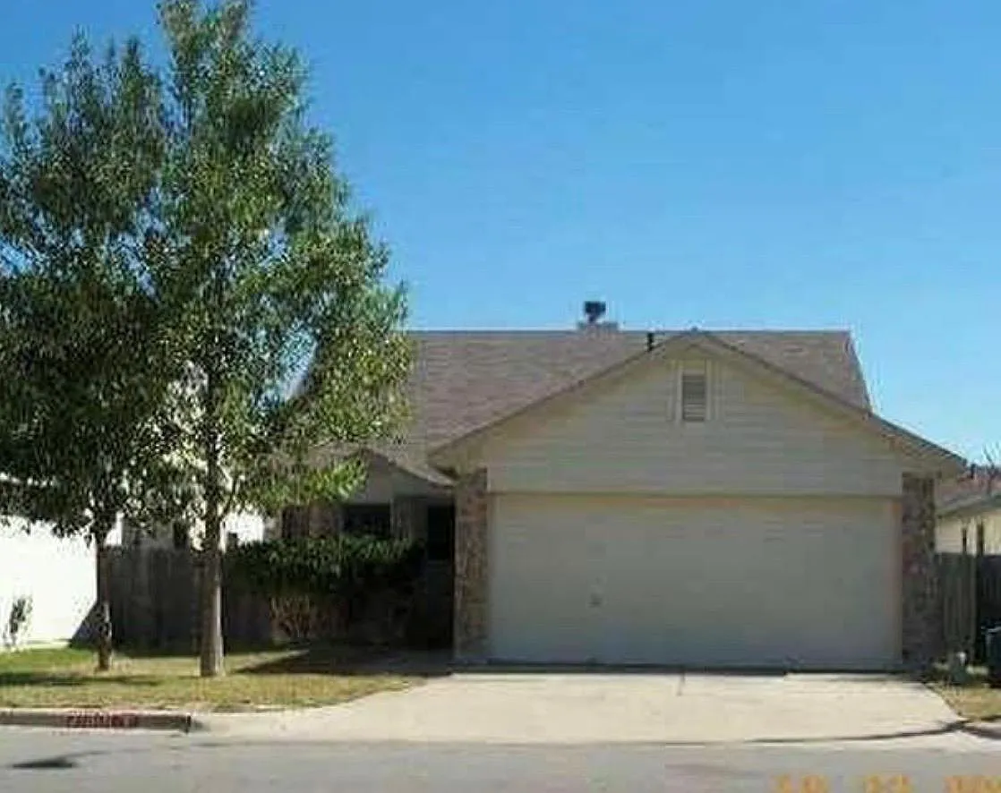 3 bed, 2.0 bath, 1377 sqft, $1,995 — Photo 1