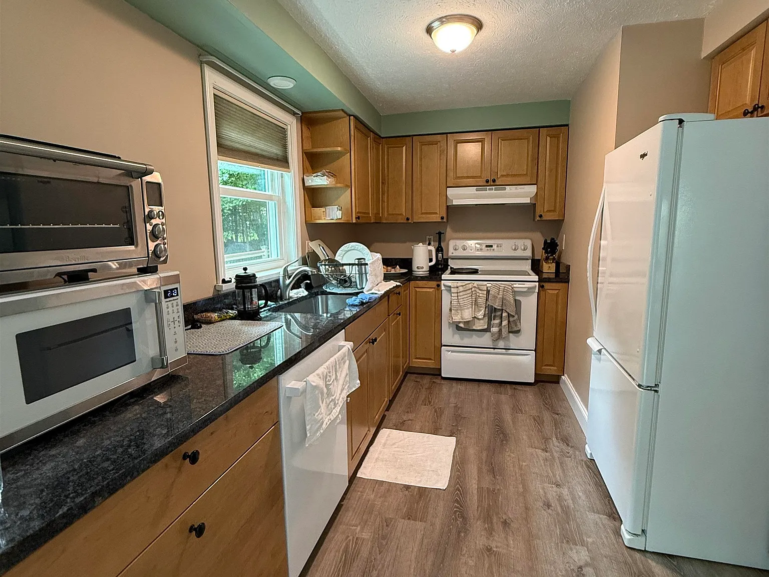 2 bed, 1.5 bath, 1342 sqft, $2,500 — Photo 2