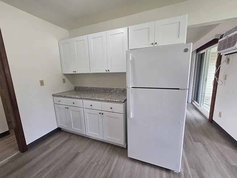 1057 W Cecil St #4 — Photo 11