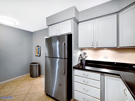 5th image of 300 Claymoor APT 1A