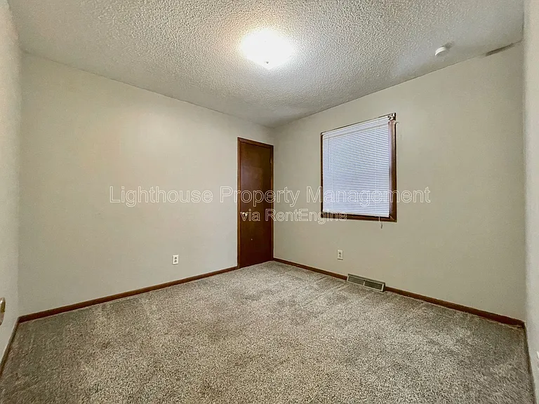 1054 Royal Oak St SW — Photo 16