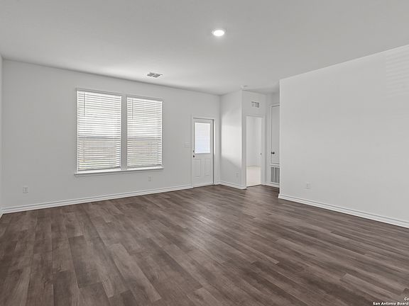 4th image of 402 White Heron Way