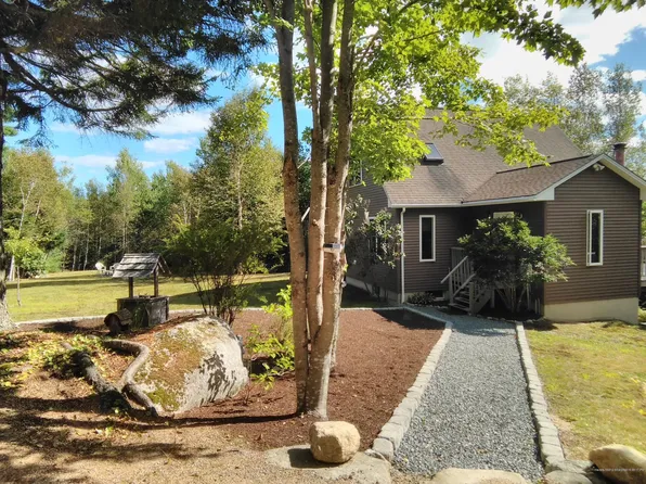 65 Pretts Meadow Ln, Blue Hill, ME 04614