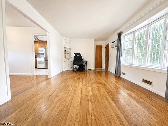 5th image of 50 Knolls Rd