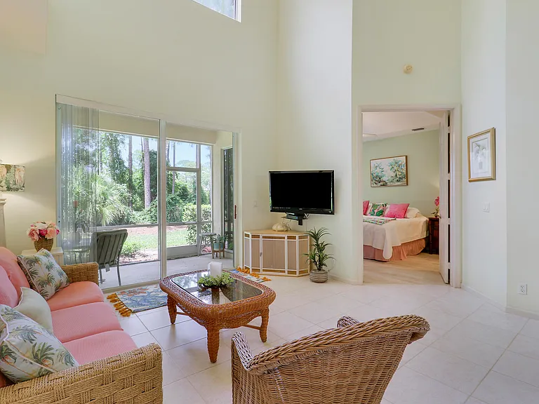 9222 Wentworth Ln — Photo 18
