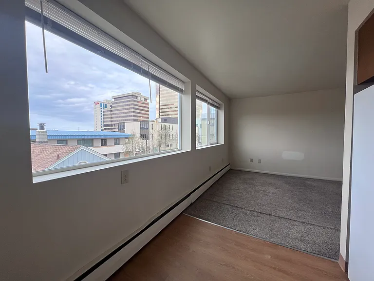 625 W 9th Ave #302 — Photo 2