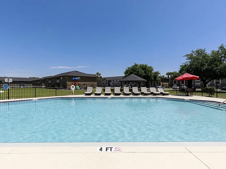 Pasco Woods Apartments — Photo 2