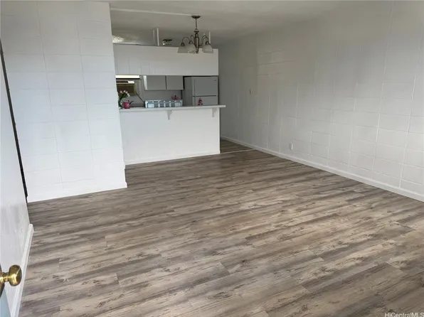 94-010 Leolua St APT A220, Waipahu, HI 96797