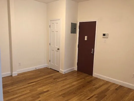 Rented by Alexander Bilu, LREB | media 34