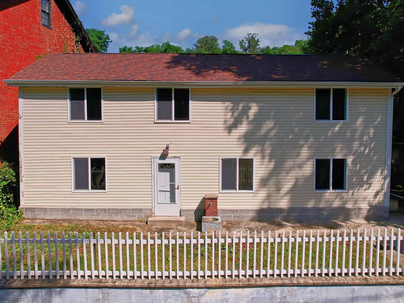 3 bed, 1600 sqft, $995 — Photo 1