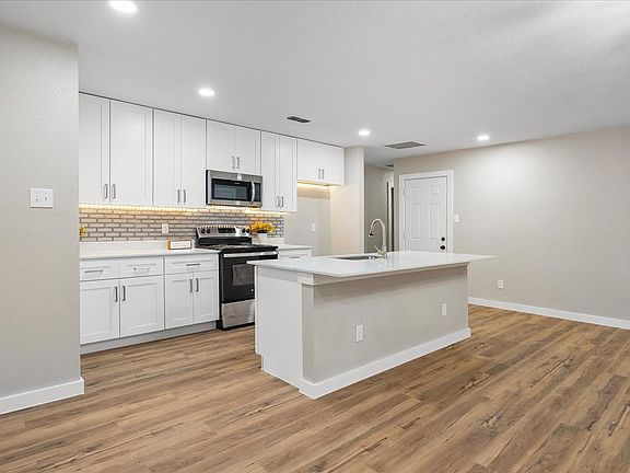 4th image of 5403 Mona Ln