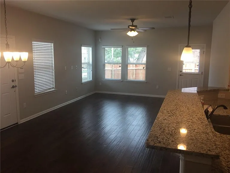 2304 S Lakeline Blvd — Photo 8